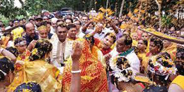 গলাচিপায় আ.লীগনেতা মুকুল’র বিভিন্ন পূজা মন্ডপ পরিদর্শণ