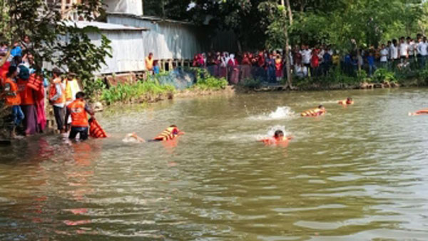 গলাচিপায় বিশেষ সাঁতার প্রশিক্ষণ ‘মন্থন’ শুরু