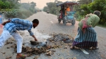 আমতলীতে অবরোধের নামে মহাসড়কে টায়ারে আগুণ!