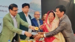 মাকে নিয়ে রাজু গুপ্তের সেরা করদাতার পুরস্কার গ্রহণ