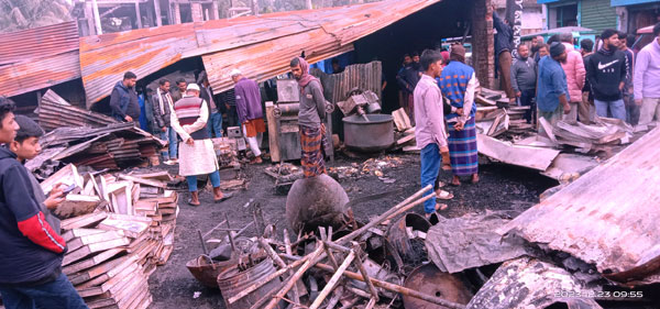 নেছারাবাদে অগ্নিকান্ডে ৩ব্যবসা প্রতিষ্ঠান পুড়ে ছাই