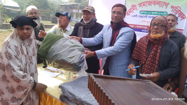 গলাচিপায় শীতার্তদের মাঝে শীতবস্ত্র বিতরণ