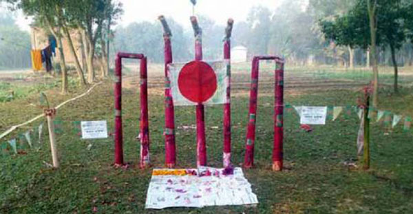 আমতলীতে শিক্ষার্থীদের ভরসা কলাগাছের শহীদ মিনার