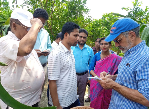 কাউখালীতে বাগান পরিদর্শনে ইফাদ