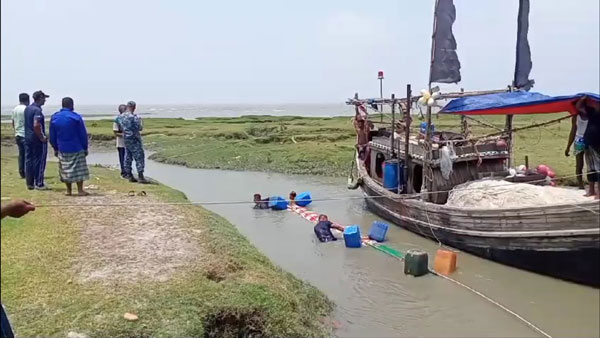 রাঙ্গাবালীতে ভেসে আসা টর্পেডো সরিয়ে নিয়েছে নৌ-বাহিনী