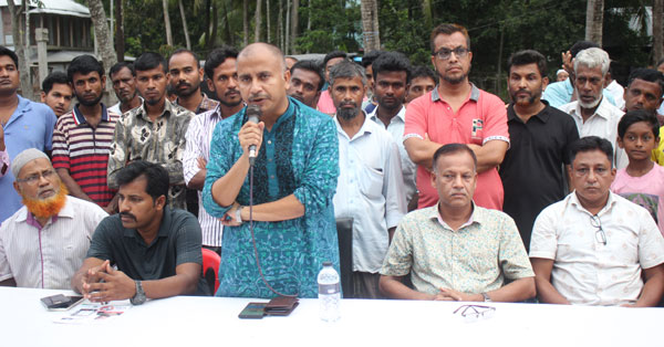 নেছারাবাদে ভাইস চেয়ারম্যান প্রার্থী সুমন’র পথসভা