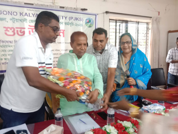 পটুয়াখালীতে পায়রা জনকল্যান সোসাইটির ফলজ ও বনজ বৃক্ষ রোপণ শুরু