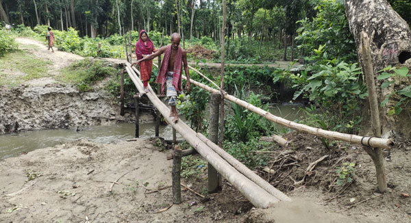 নাজিরপুরে ২টি ব্রীজের মালামাল বিক্রির অভিযোগ!
