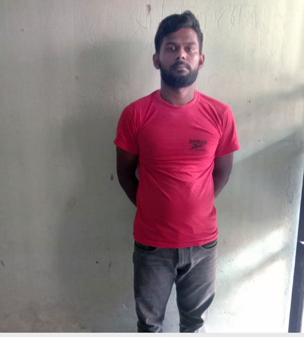 নেছারাবাদে অন্যকে ফাঁসাতে গিয়ে নিজেরাই ফেঁসে গেল!