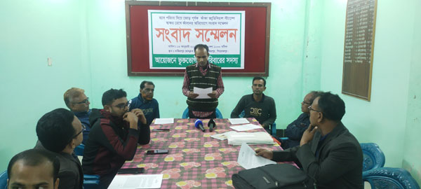 নাজিরপুরে র্যাব পরিচয় স্ট্যাম্পে স্বাক্ষর নেয়ার অভিযোগ!