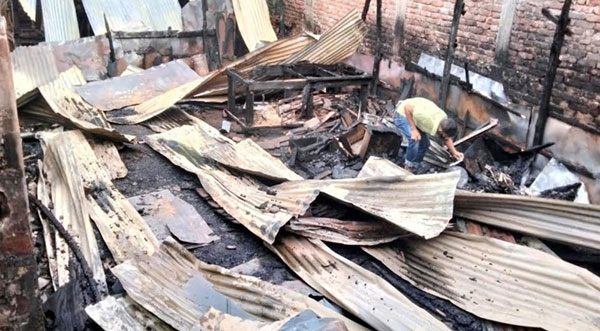 গৌরনদীতে অগ্নিকান্ড ৬টি দোকান ভস্মীভূত