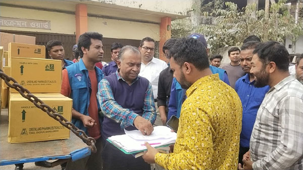 পিরোজপুরে শতাধিক কার্টুন ঔষধ এমএসআর পণ্য জব্দ