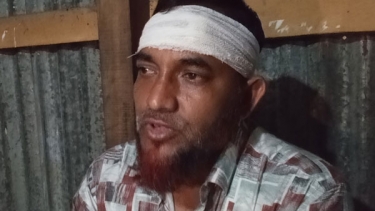 আমতলীতে ক্লাশে ঢুকে শিক্ষক ও ছাত্রকে মারধর!