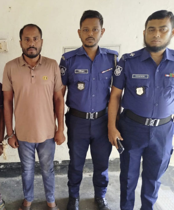 নাজিরপুরে অস্ত্র মামলায় সেচ্ছাসেবক দল নেতা গ্রেফতার