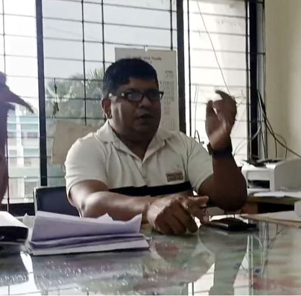 আগৈলঝাড়ায় ইউএনও অফিসে মালি’র দাপট!