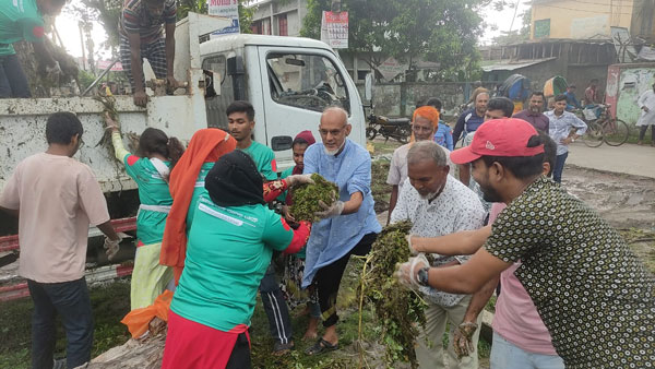 পিরোজপুরে বিশ্ব পরিবেশ দিবসে স্কুলের মজা পুকুর পরিস্কার