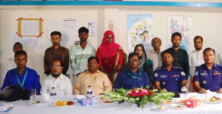 পিরোজপুর পুলিশ লাইন্স হাই স্কুল পরিদর্শনকালে বরিশাল শিক্ষা বোর্ডের চেয়ারম্যান প্রফেসর মোঃ ইউনুস আলী সিদ্দিকী, অতিরিক্ত ডিআইজি মোঃ নাজিমুল হক, পিরোজপুরের পুলিশ সুপার খাঁন মুহাম্মদ আবু নাসেরসহ সংশ্লিষ্ট কর্মকর্তারা ও বিদ্যালয়ের শিক্ষকবৃন্দ।