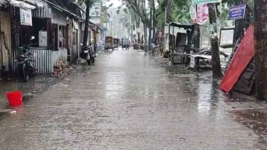উপকূলে টানা বৃষ্টি, পায়রা বন্দরে ০৩ নম্বর সংকেত