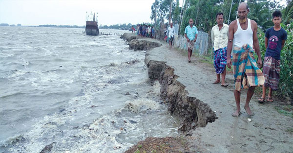 অরক্ষিত উপকূলে দরকার টেকসই বেরিবাঁধ দুর্যোগ মোকাবেলায় নেই পর্যাপ্ত সাইক্লোন সেল্টার