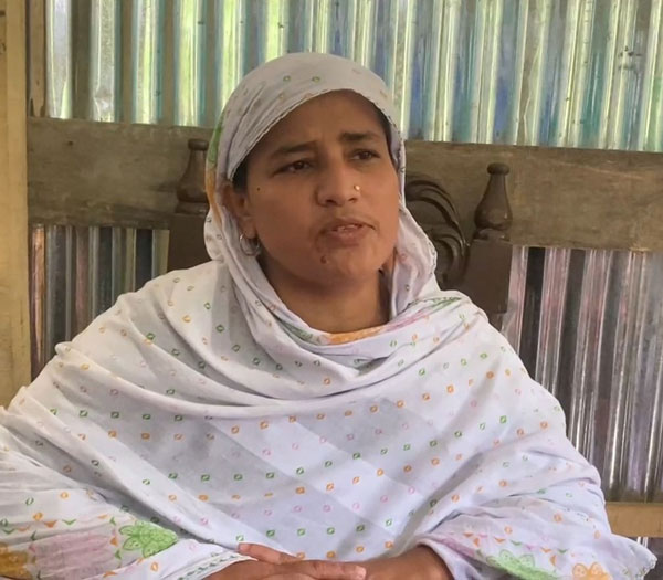 মঠবাড়িয়ায় শিক্ষার্থীদের সাথে শিক্ষিকার অশোভন আচরণ!