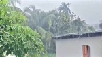 <small>ইলিশের বাজারে নেই প্রাণচাঞ্চল্য </small> টানা বৃষ্টিতে উপকূলে জলাবদ্ধতা, বন্ধ নৌযান চলাচল
