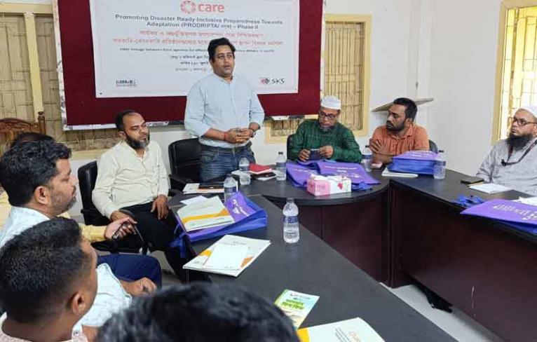 সভাপতির বক্তব্য রাখছেন কলাপাড়া উপজেলা সিনিয়র মৎস্য কর্মকর্তা অপু সাহা।