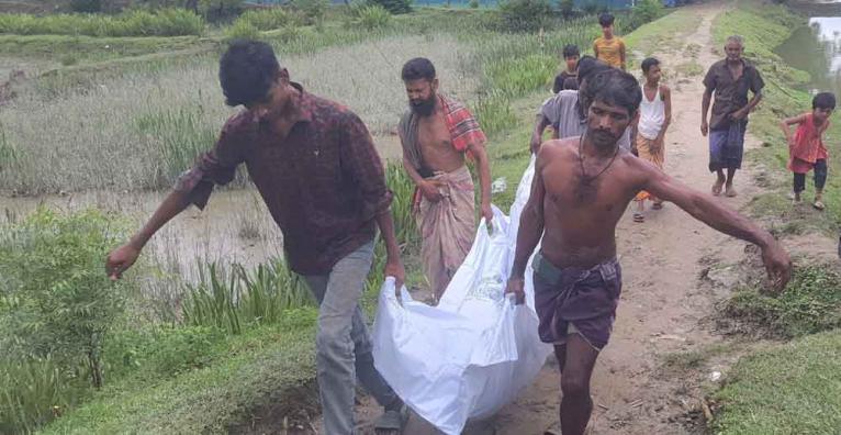 মৃতদেহ লেক থেকে উদ্ধার করে নিয়ে যাওয়া হচ্ছে