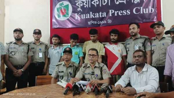 কুয়াকাটায় প্রথমবার ইয়াবার কাঁচামাল ‘ক্রিস্টাল আইচ’সহ আটক ৪