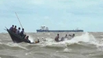 বঙ্গোপসাগরে ৭ জেলেসহ মাছধরা ট্রলার ডুবি
