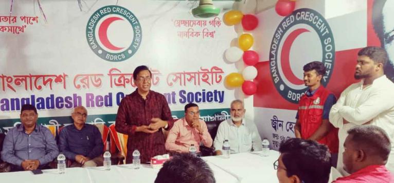 বক্তব্য রাখছেন রেড ক্রিসেন্ট সোসাইটির পরিচালক মো. জাফর ইমাম সিকদার।