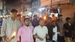 <small>আন্দোলনের হুঁশিয়ারি</small> ঢাকায় ব্যবসায়ী হত্যার প্রতিবাদে কলাপাড়ায় মশাল মিছিল