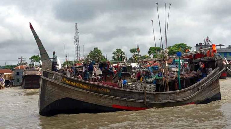 খালি ট্রলার নিয়েই ঘাটে ফিরছেন জেলেরা