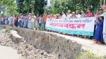 দুমকিতে পায়রা নদীর ভাঙ্গন রোধে এলাকাবাসীর মানববন্ধন