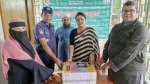 গৌরনদীতে দুঃস্থ মহিলাদের মাঝে সেলাই মেশিন প্রদান