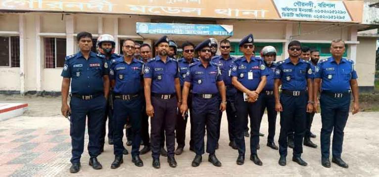 গৌরনদীতে পুলিশের মহড়া
