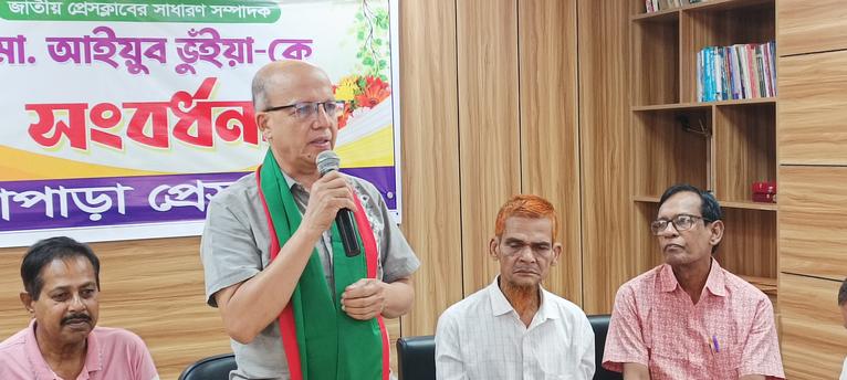 কলাপাড়ায় জাতীয় প্রেসক্লাবের সাধারণ সম্পাদককে সংবর্ধনা
