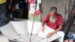 বর্ষায় পুরনো ছাতায় নতুন ব্যস্ততা আগৈলঝাড়ায়