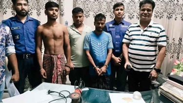 চিতলমারীতে ৩৪ ভরি স্বর্ণসহ তিনজন গ্রেফতার