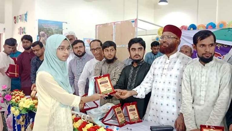 মোংলায় ৩শ কৃতি শিক্ষার্থীদের সংবর্ধনা