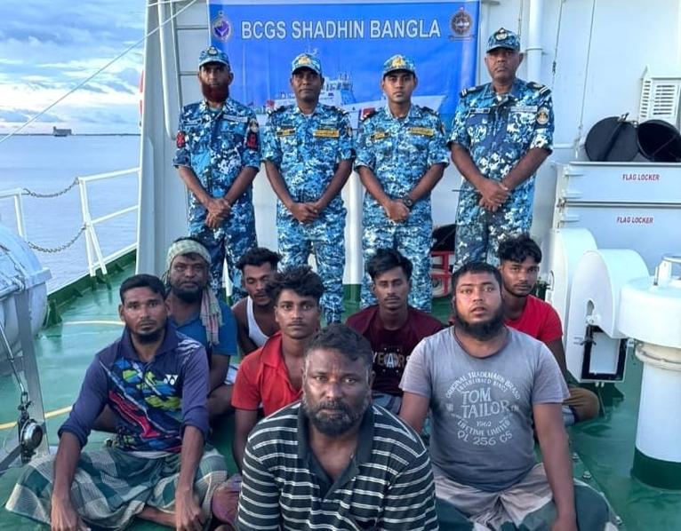 ৩ দিন সমুদ্রে ভাসছিলেন ৮ জেলে, অবশেষে উদ্ধার