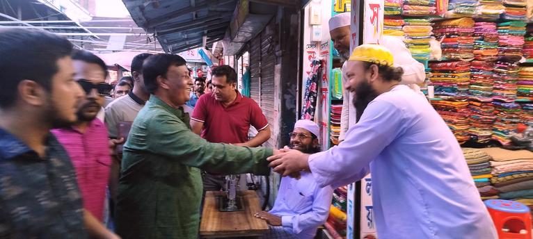 নেছারাবাদে বিএনপির মনোনয়ন প্রত্যাশী ফকরুল আলমের গণসংযোগ