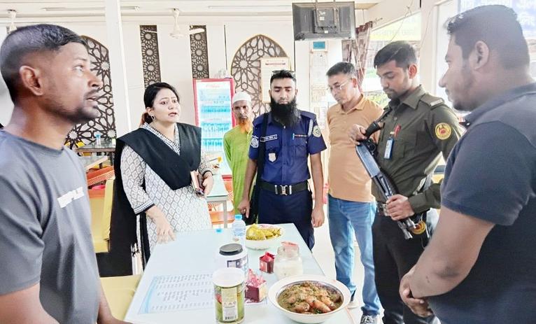গৌরনদীতে এলাহী হাইওয়ে রেস্টুরেন্টে অভিযান: ১৫ হাজার টাকা জরিমানা