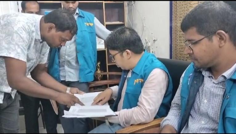 নাজিরপুর স্বাস্থ্য কমপ্লেক্সে দুদকের দিনভর অভিযান