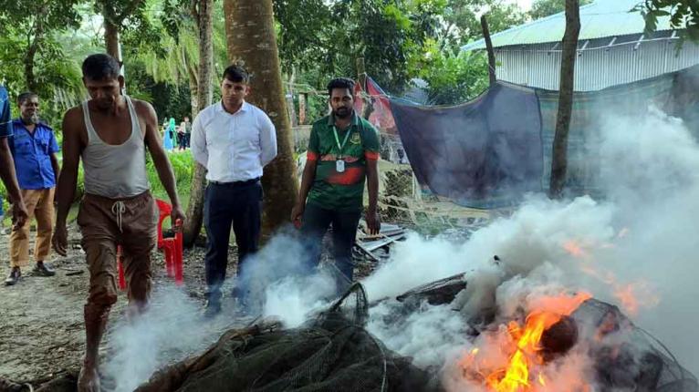 কলাপাড়ায় ১০ হাজার মিটার অবৈধ চায়না দুয়ারী জাল পুড়ে ধ্বংস