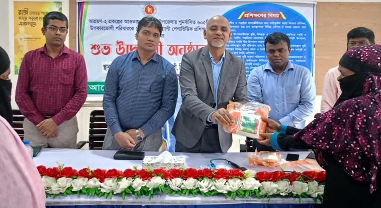 কাউখালীতে আশ্রয়ন প্রকল্পের উপকারভোগীদের প্রশিক্ষণ
