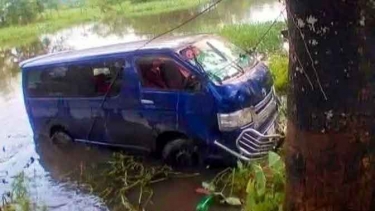 প্রবাসীকে বিমানবন্দর থেকে আনতে গিয়ে মাইক্রোবাস খাদে, নিহত ৭