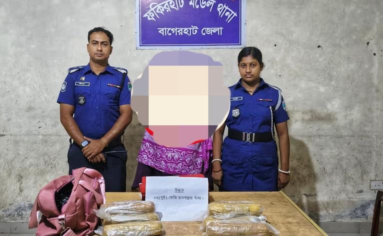 গাঁজার চালানসহ পটুয়াখালীর এক নারী আটক হলেন ফকিরহাটে