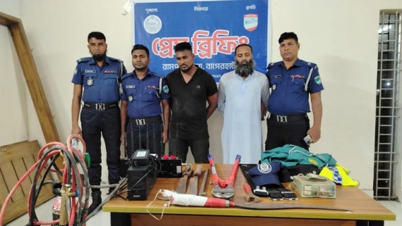 পুলিশের পোষাকে ডাকাতি, সরঞ্জামসহ আটক ২