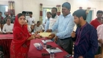 আমতলীতে যুব দিবসে ঋণের চেক বিতরণ