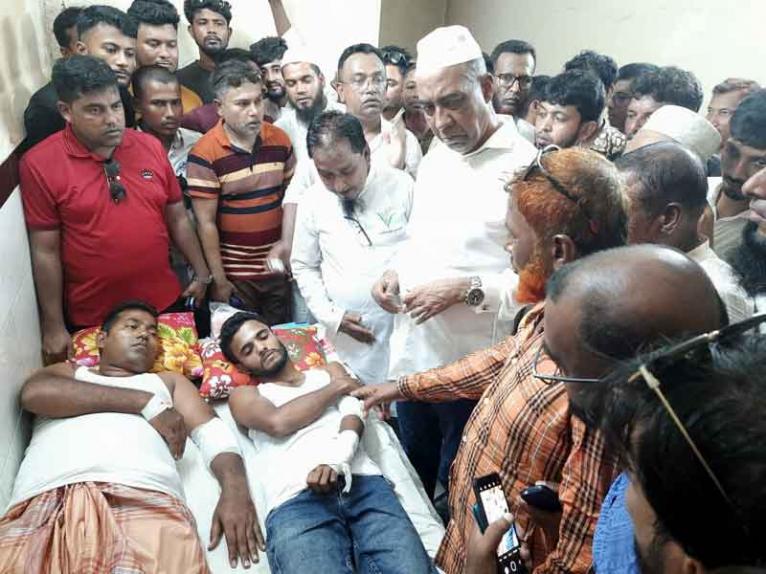 সদর হাসপাতালে যান কেন্দ্রীয় বিএনপি নেতা আলহাজ্ব নাজিম উদ্দিন আলম।